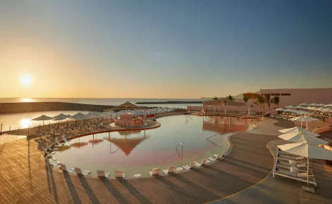 Бассейн Fujairah Beach Resort